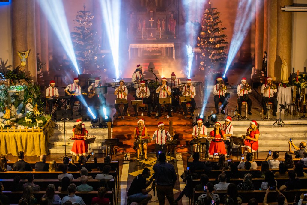 Natal de Gaspar inicia em ritmo de música na Igreja Matriz - Rádio  Sentinela do Vale