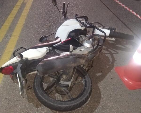 Motociclista perde a vida após cair com moto e ser atingido por carro no Bateias