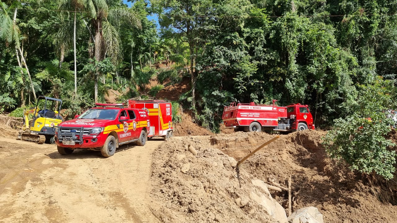 Apoio: Bombeiros Voluntários de Caçador auxiliam em resgates em Rodeio/SC -  Portal Caçador Online