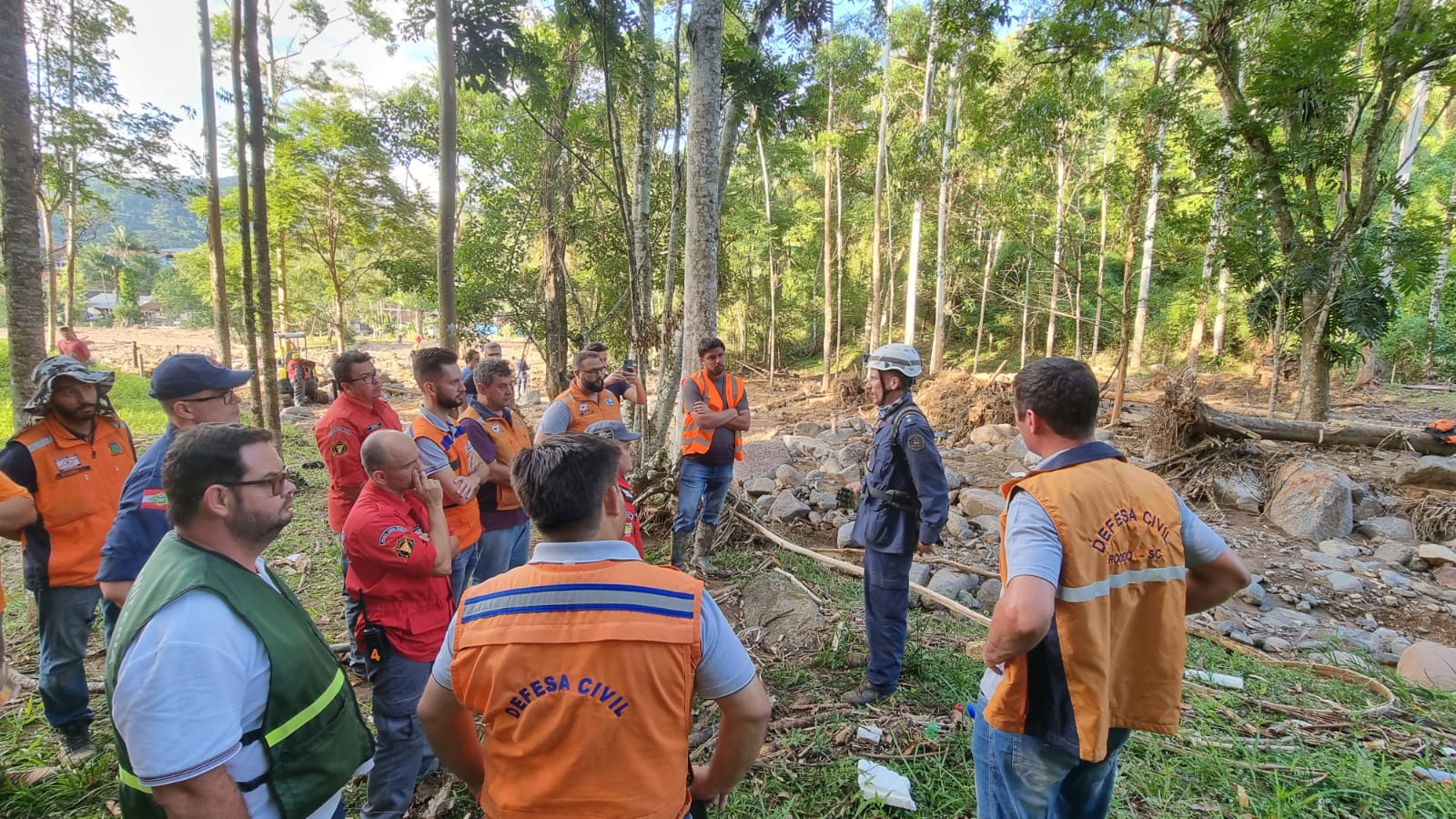 Apoio: Bombeiros Voluntários de Caçador auxiliam em resgates em Rodeio/SC -  Portal Caçador Online