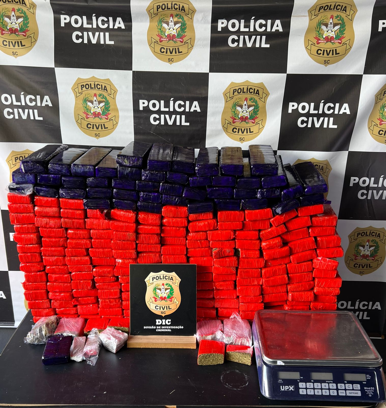 Polícia Civil apreende grande quantidade de drogas em Blumenau