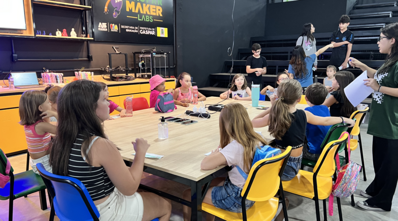 Projeto Fábrica oferece aulas gratuitas de tecnologia para crianças e adolescentes