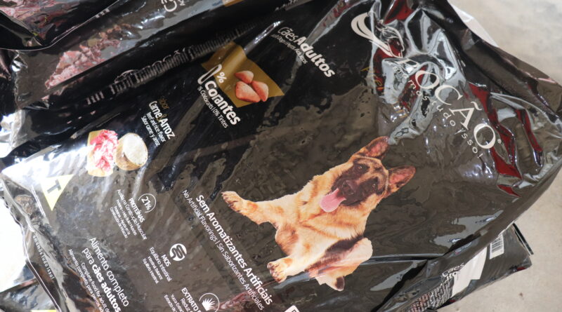 Bem-estar animal distribui ração para abrigos de Gaspar