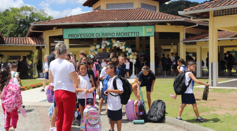 Educação promove palestra com pais de alunos sobre uso excessivo de telas
