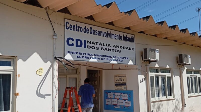 Escolas Municipais e CDIs recebem novos aparelhos de ar condicionado