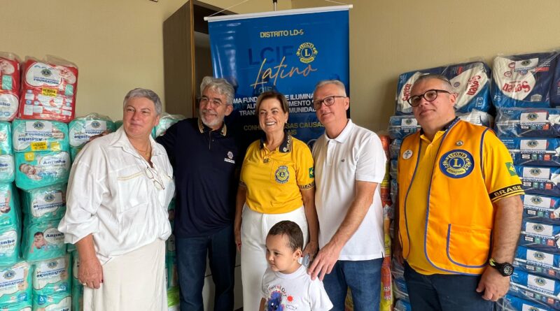 Prefeitura recebe doação de fraldas do Lions Club Gaspar