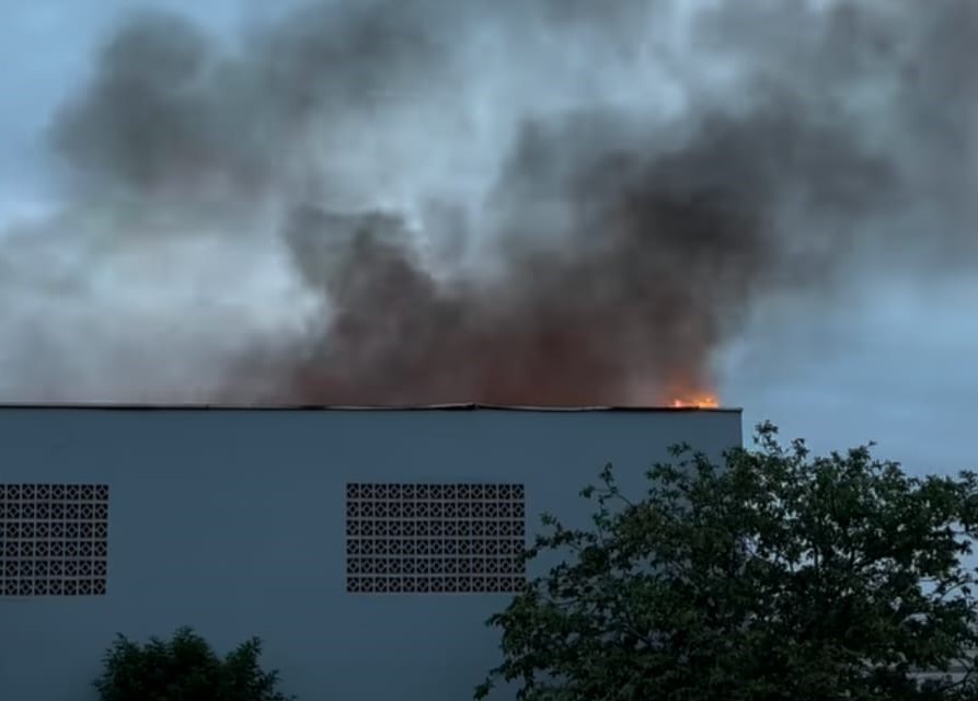 Fábrica de Móveis pega fogo no bairro Santa Terezinha em Gaspar