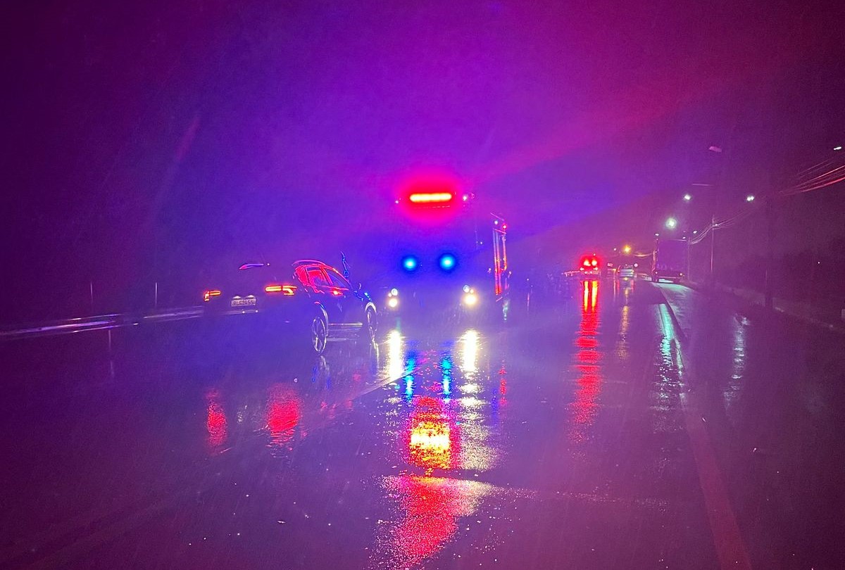 Colisão entre caminhão e carro deixa um ferido leve no Centro de Ilhota