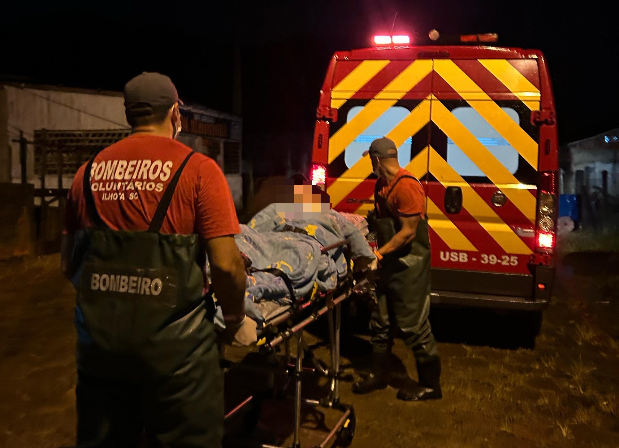 Bombeiros Voluntários auxiliam homem acamado no bairro Ilhotinha