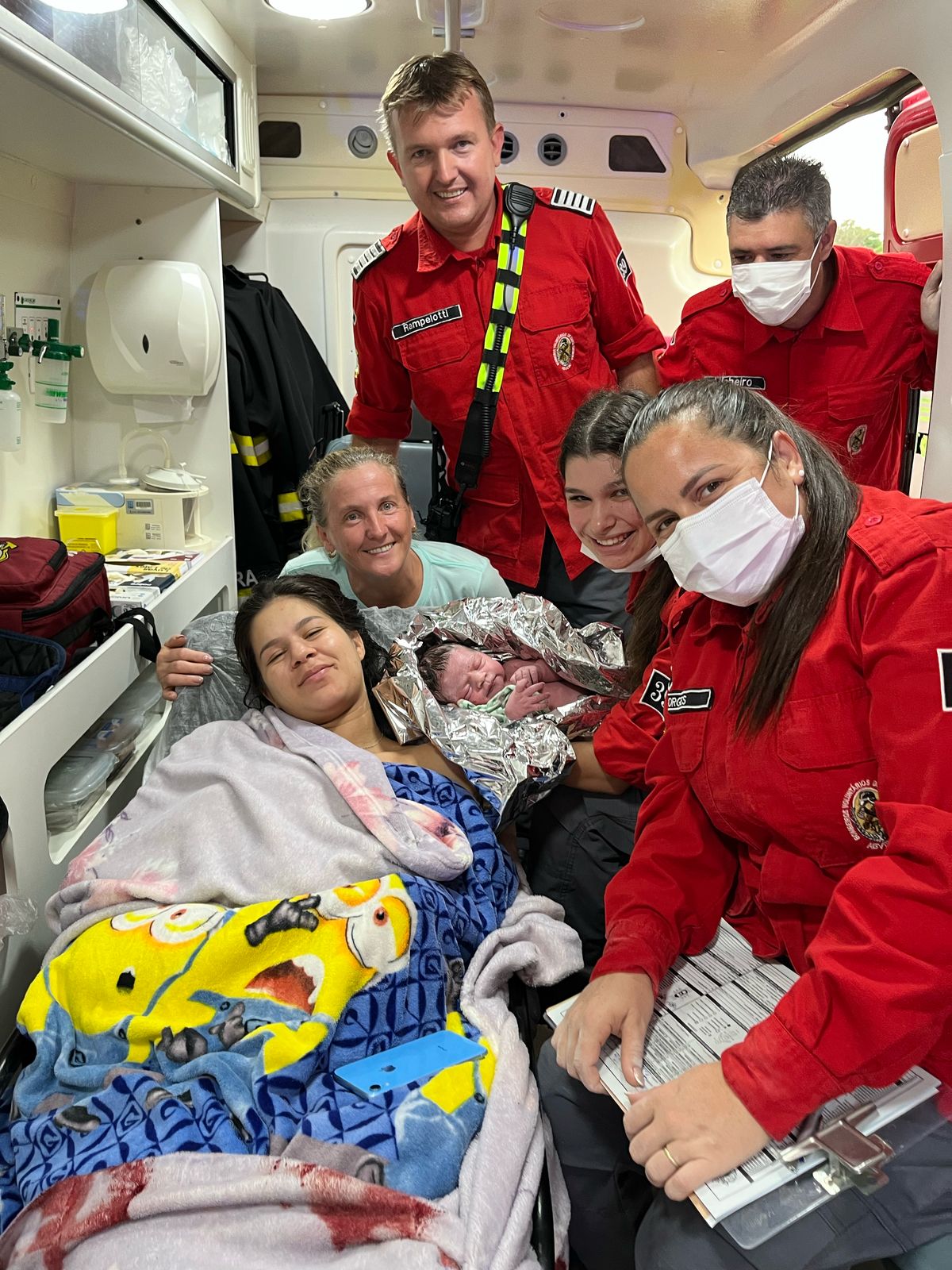 Bombeiros Voluntários atendem Mulher que dá a luz dentro de carro no Centro de Ilhota