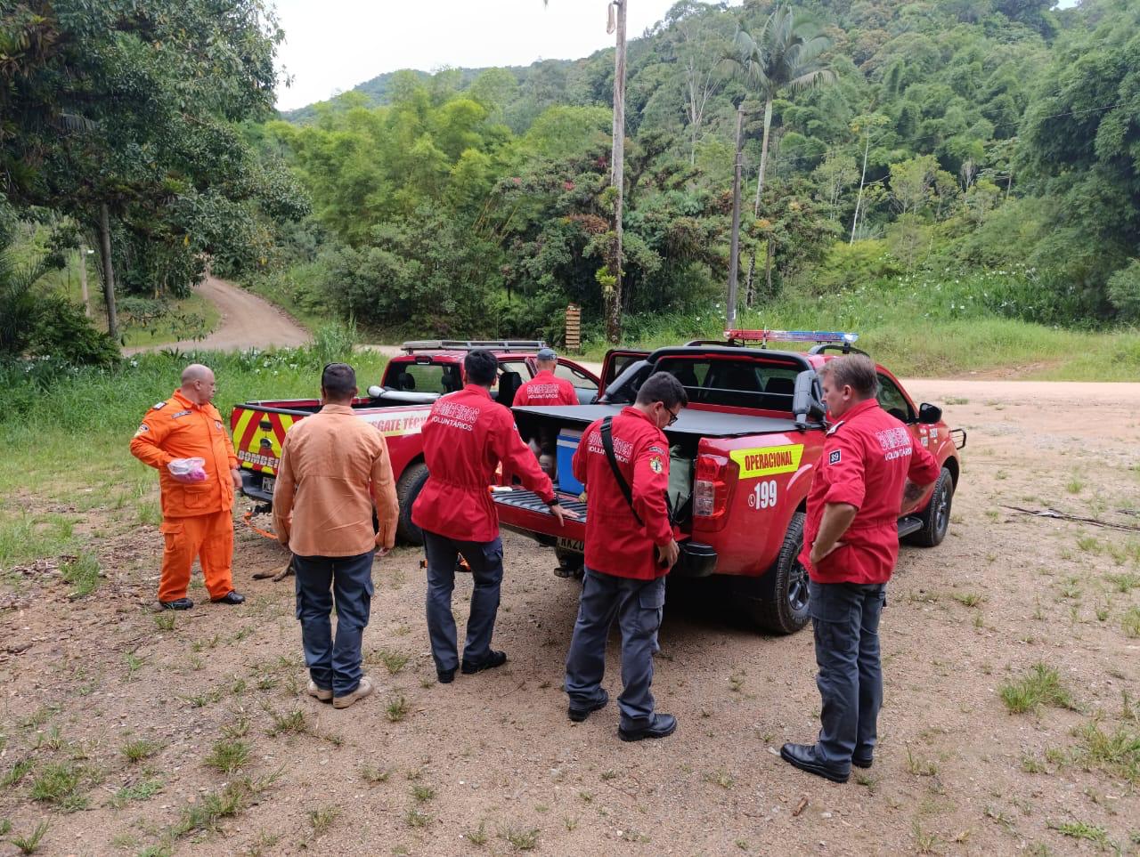 Bombeiros de Ilhota, Indaial e Polícia Civil de Blumenau fazem buscas por menina desaparecida há 14 dias