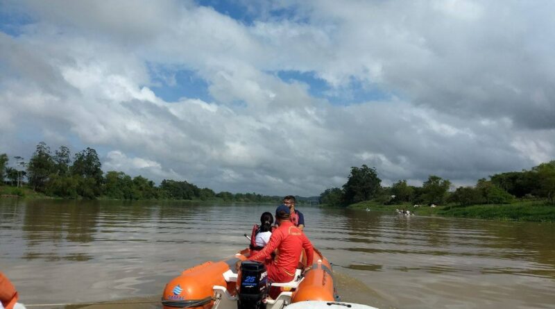 Gaspar promove ação de limpeza no Rio Itajaí-Açu no dia mundial da água