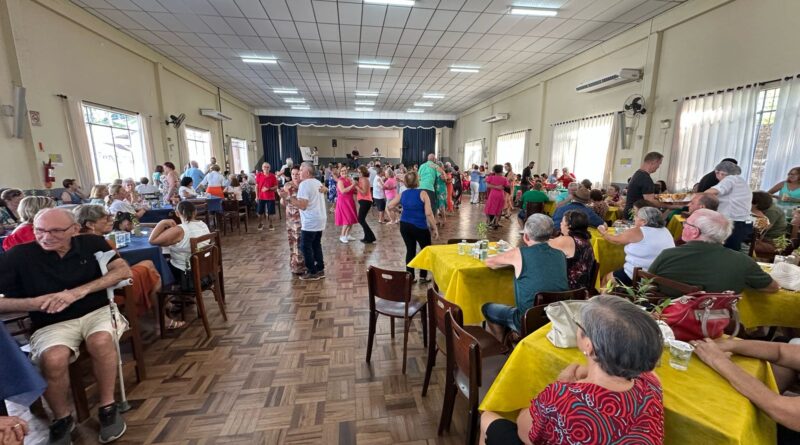 Integração da Terceira Idade reúne 350 idosos no Salão Cristo Rei em Gaspar