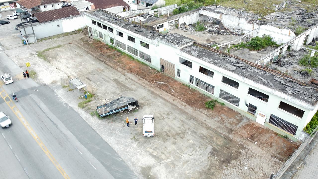 Prefeitura de Gaspar inicia limpeza no terreno da antiga Metalúrgica Turbina