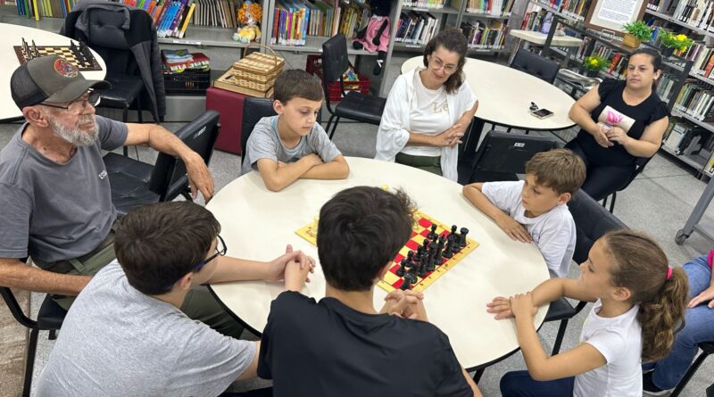 Biblioteca Pública de Gaspar lança ‘Clube do Xadrez’