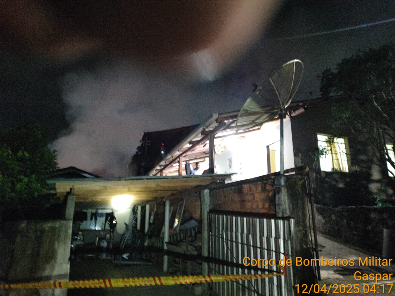 Incêndio atinge residência multifamiliar no Bairro Gaspar Mirim