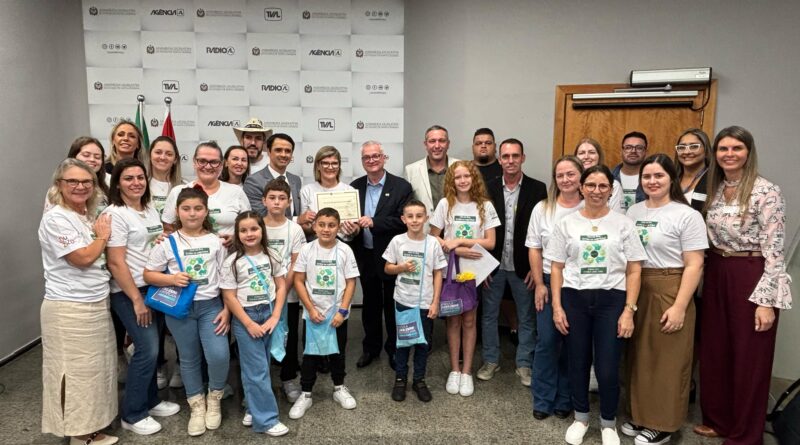 EEB Ervino Venturi recebe moção de aplausos na Alesc