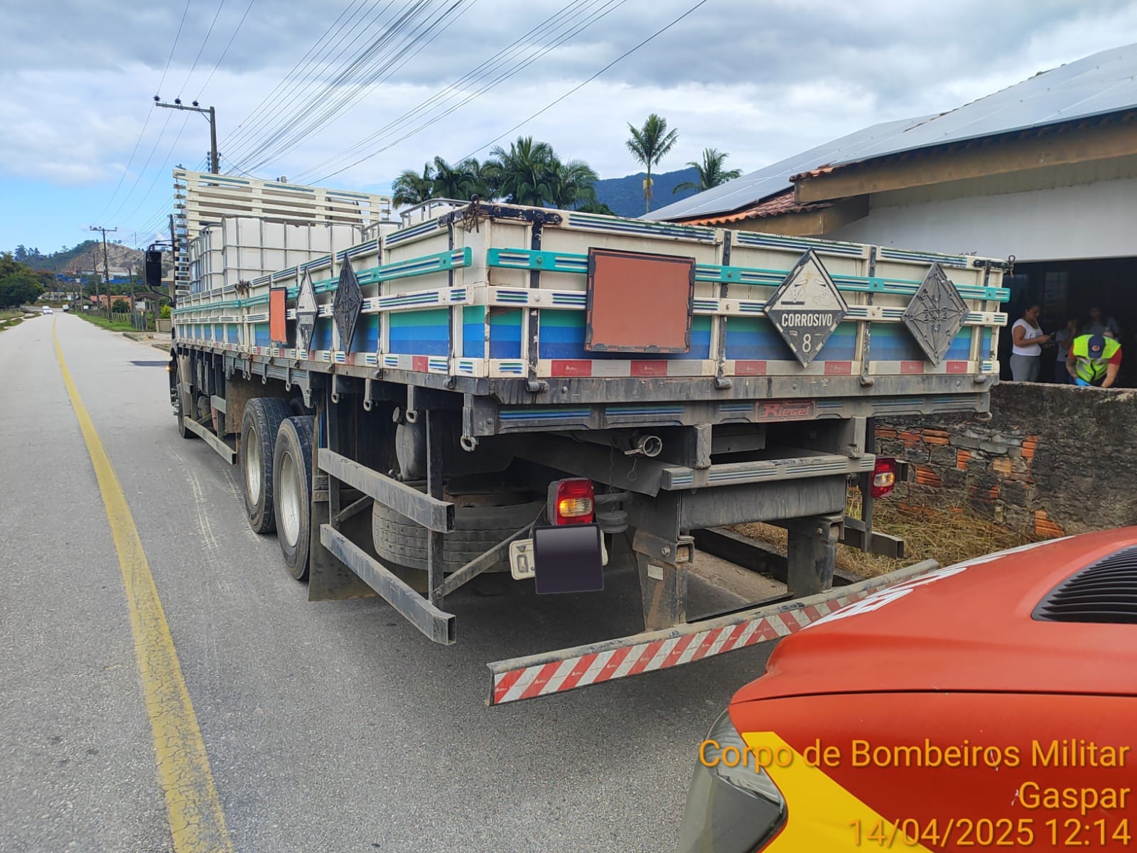 Colisão entre caminhão e bicicleta deixa ciclista com ferimentos leves no Barracão