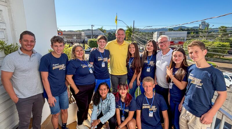 Prefeito de Gaspar Paulo Koerich recebe vereadores mirins