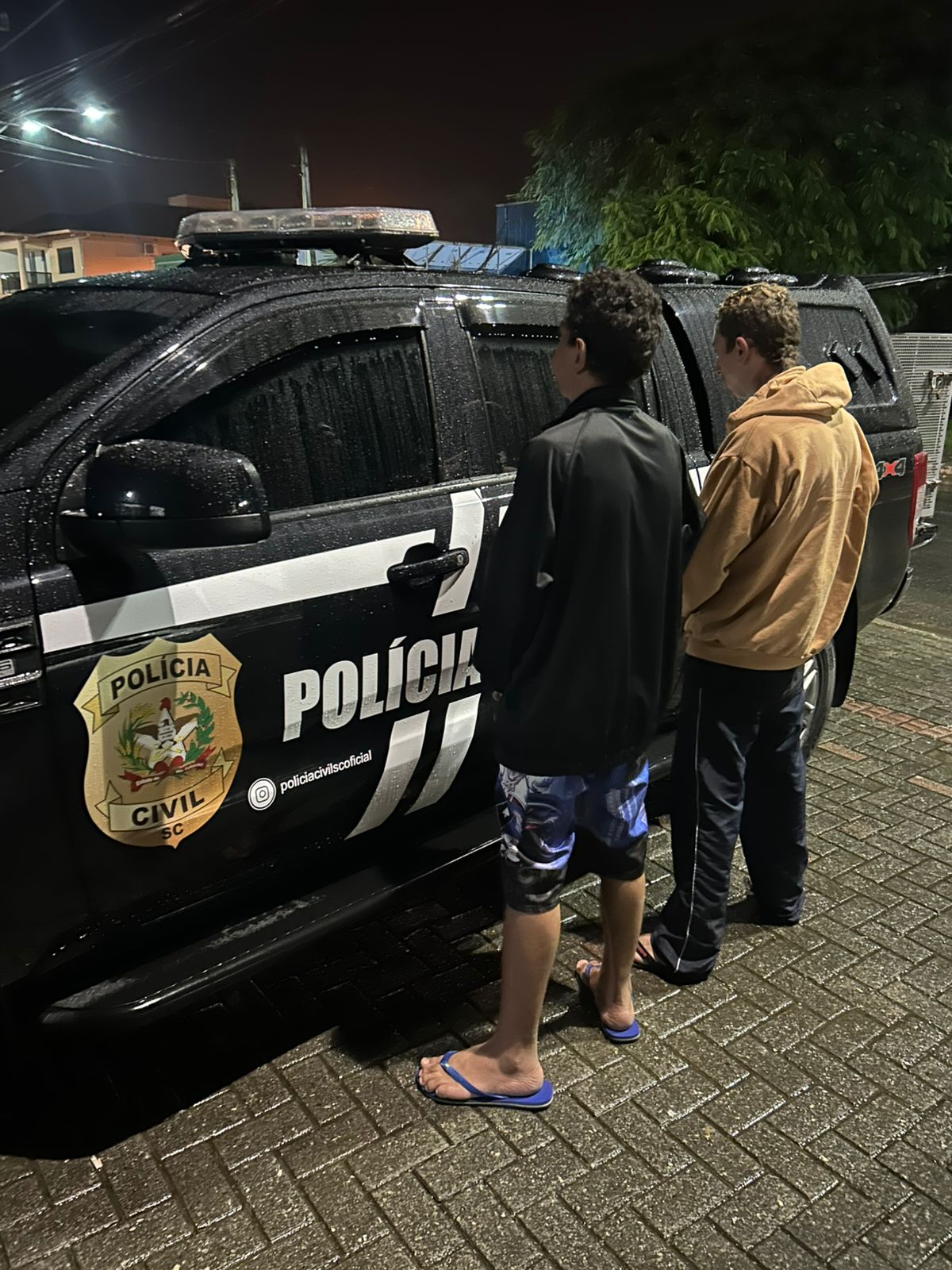 Polícia Civil prende duas pessoas suspeitas de praticarem uma série de roubos em Ilhota