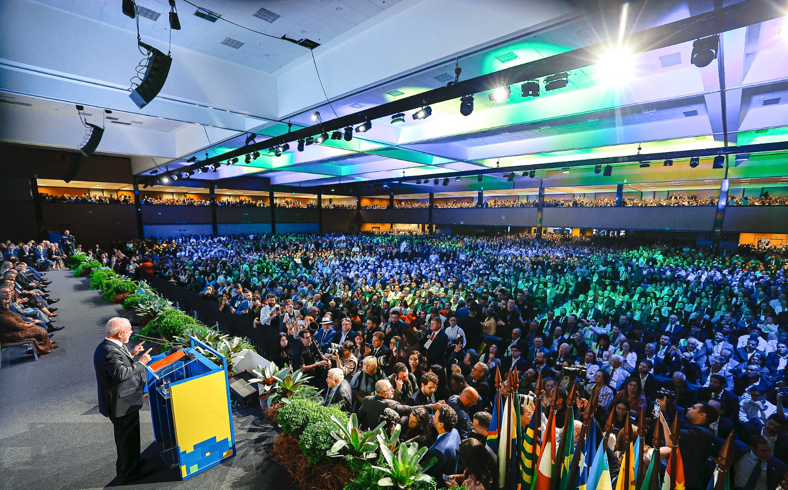 Lula anuncia melhorias em habitação e saúde aos municípios catarinenses, destaca Ana Paula Lima durante Marcha em Brasília