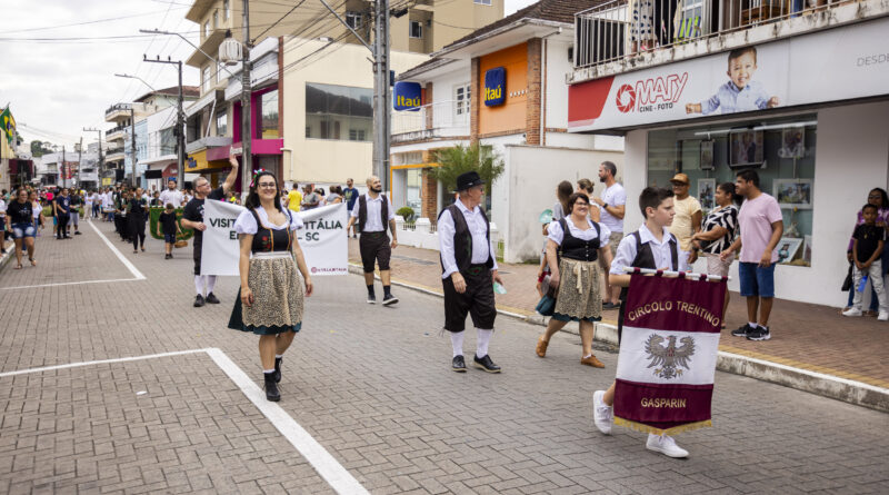 Gaspar participa do desfile italiano neste sábado (14)