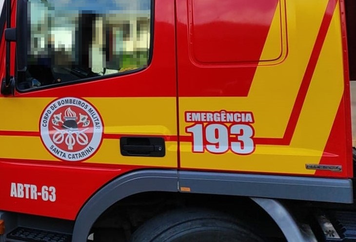 Acidente de trabalho deixa homem com mão esmagada em máquina no bairro Coloninha