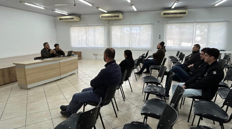 Procon de Gaspar reforça fiscalização de fios irregulares em postes