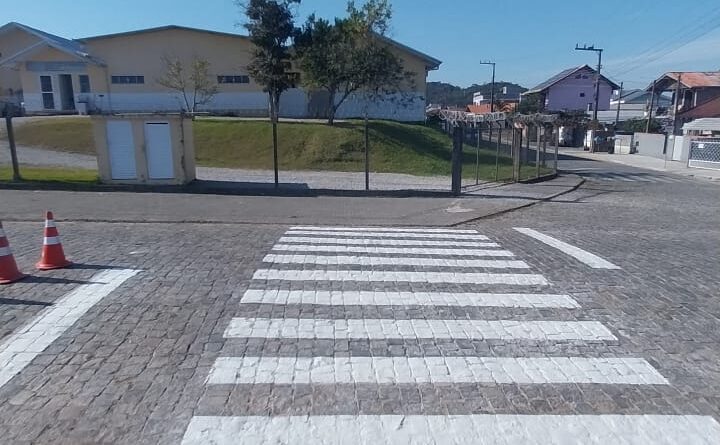 Prefeitura reforça sinalização viária nas escolas e CDIs de Gaspar