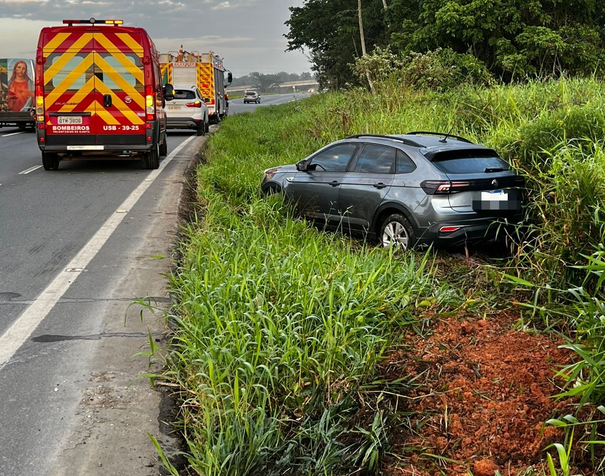 Saída de pista na BR 470 no Baú Baixo em Ilhota deixa condutora com ferimentos leves