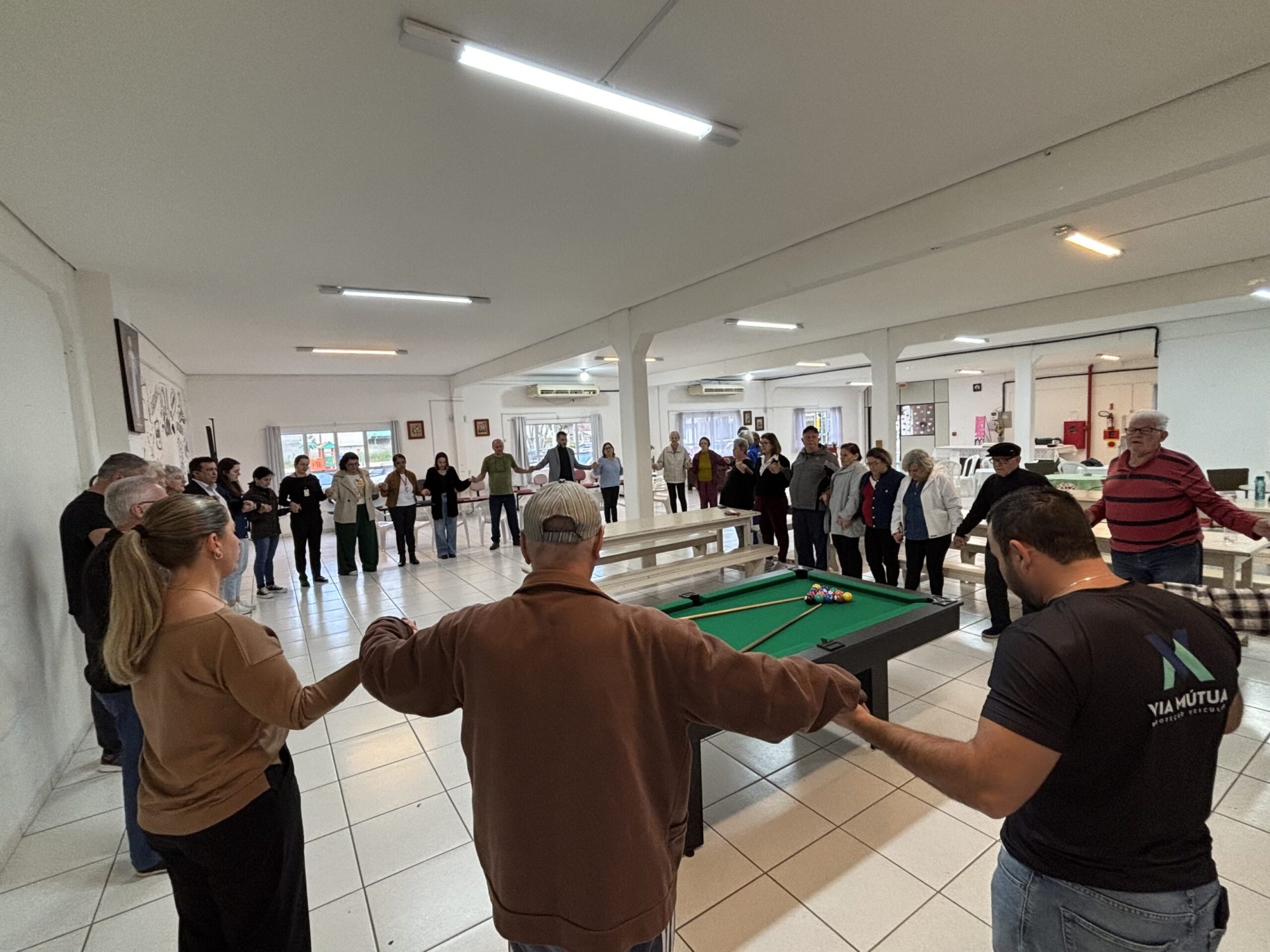 Centro de Convivência do Idoso recebe doação de mesa de sinuca