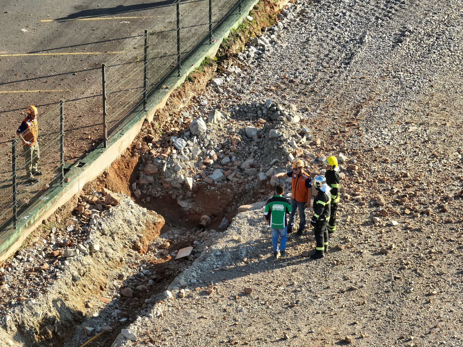 Rompimento de tubulação da SC Gás assusta população na BR-470, no bairro Salto do Norte em Blumenau