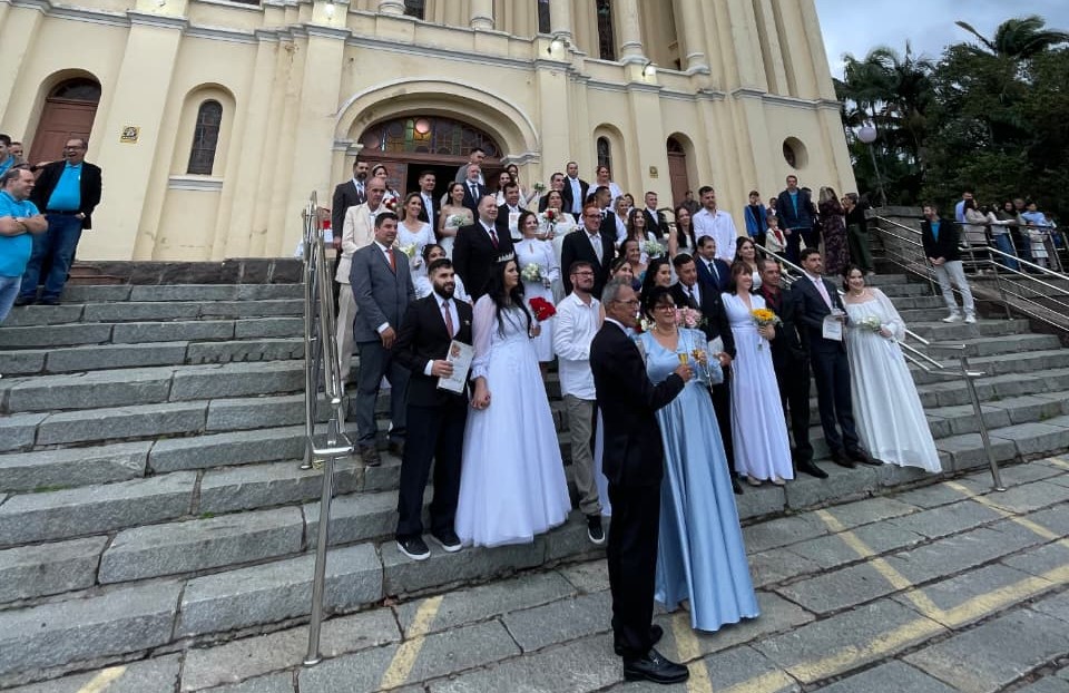 vinte quatro casais dizem “Sim” em Casamento Comunitário na Igreja Matriz de Gaspar