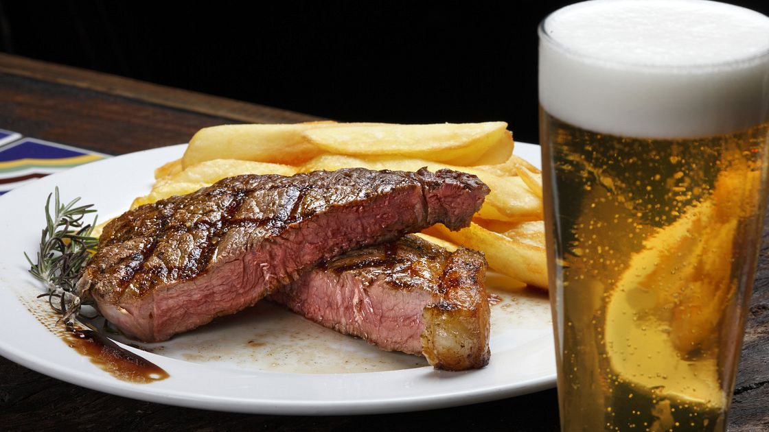 Figueira terá jantar harmonizado de carne na parrilla e rótulos especiais da Cerveja Blumenau