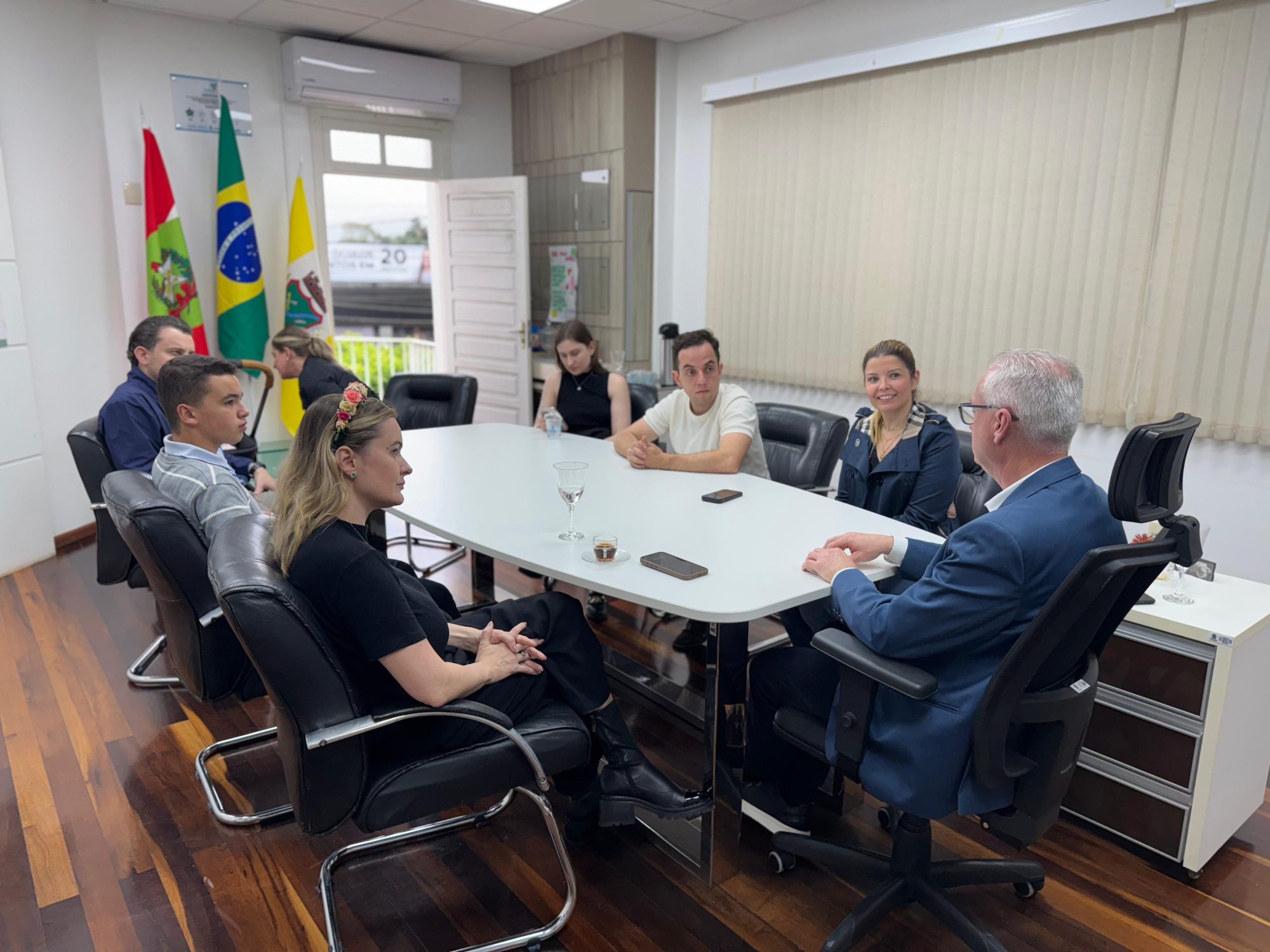 Deputada Júlia Zanatta reúne-se com o prefeito Paulo Koerich e a vereadora Alyne Serafim e anuncia recursos para Gaspar