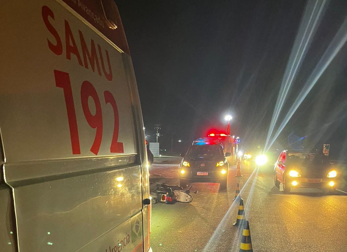 Mulher sofre escoriações pelo corpo após queda de moto na BR 470 no bairro Baú Baixo em Ilhota