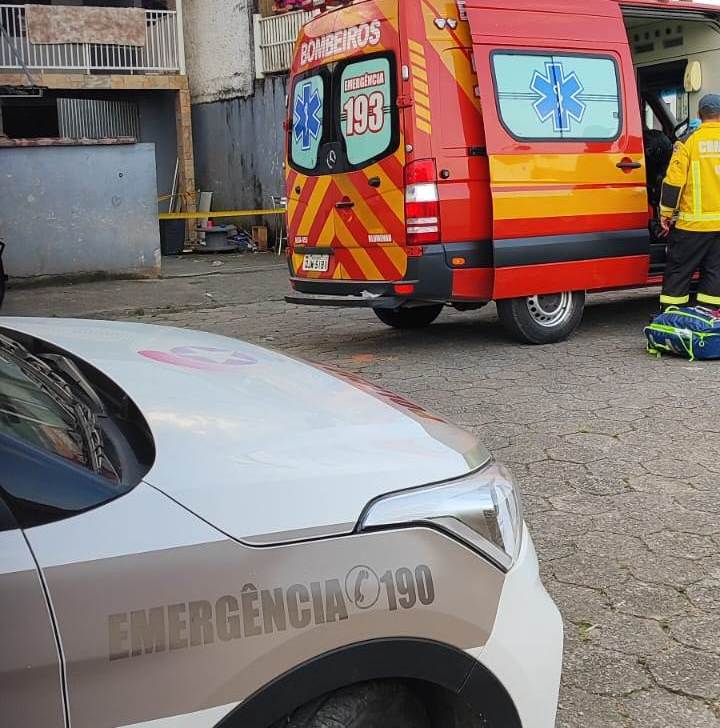 Mulher fica gravemente ferida após receber 4 golpes de faca em seu peito no Bairro 7 de Setembro