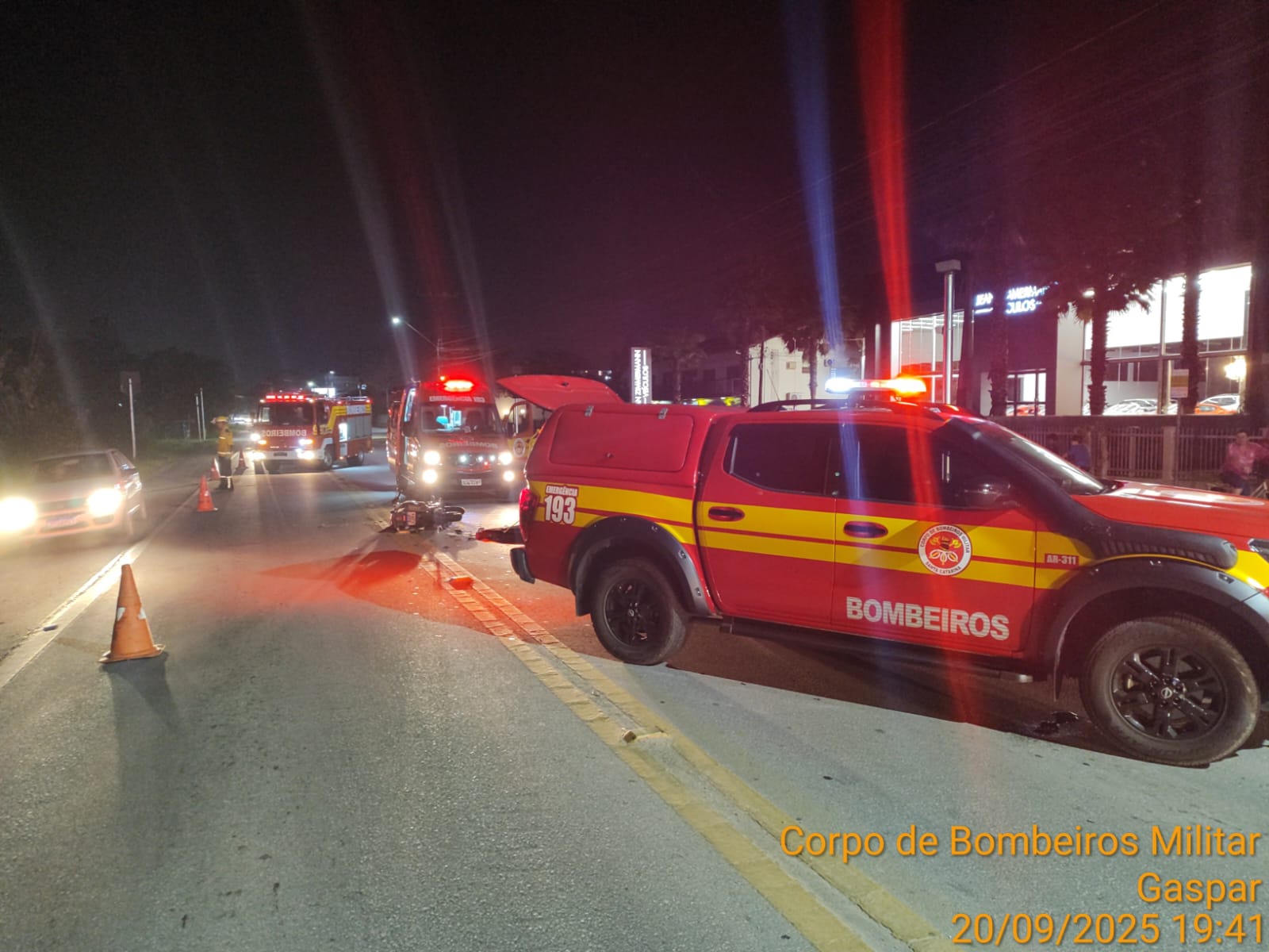 Colisão entre moto e carro no bairro Figueira deixa motociclista com vários ferimentos