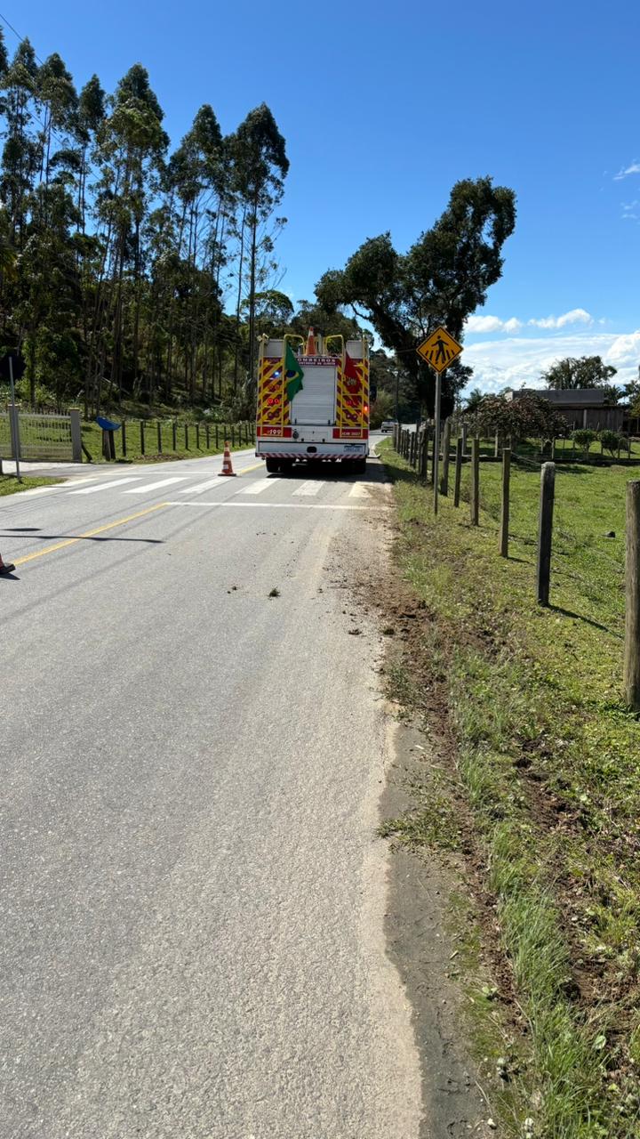 Queda de moto no bairro Boa Vista em Ilhota deixa motociclista e garupa feridos