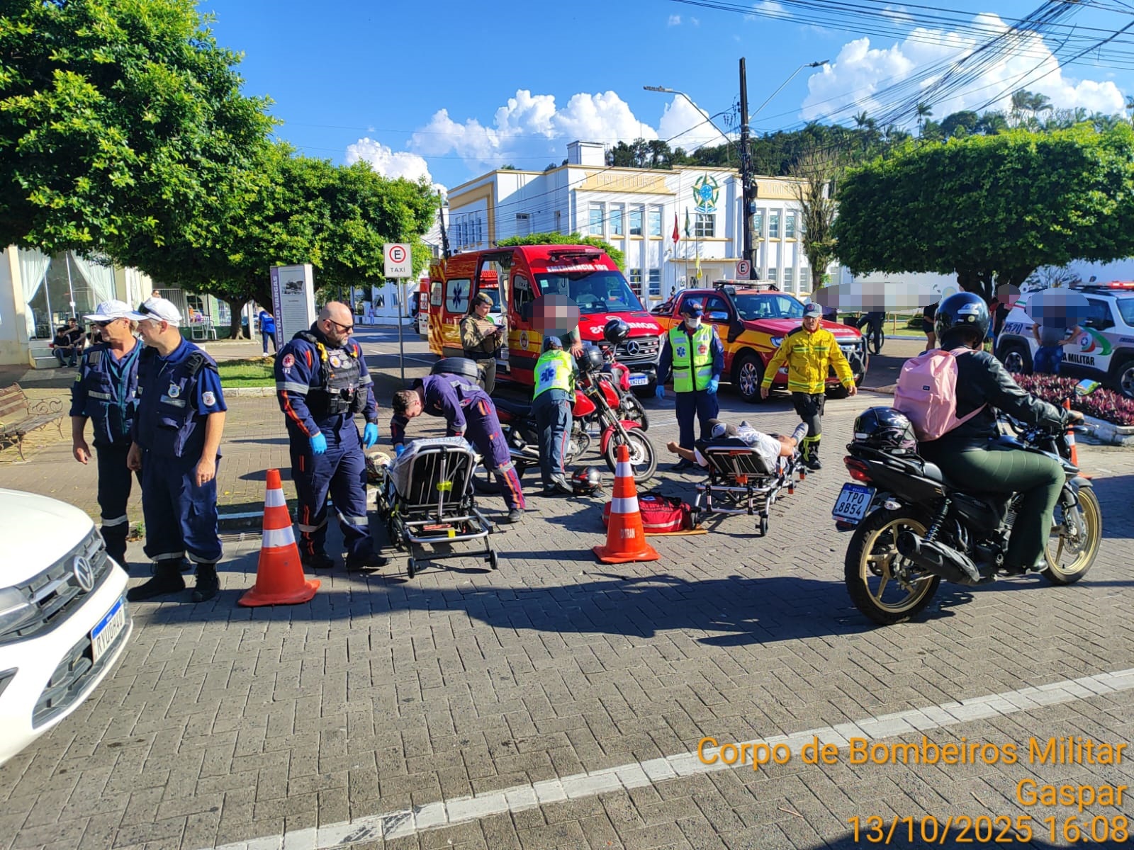 Colisão entre motos deixa motociclista e carona feridos no centro de Gaspar