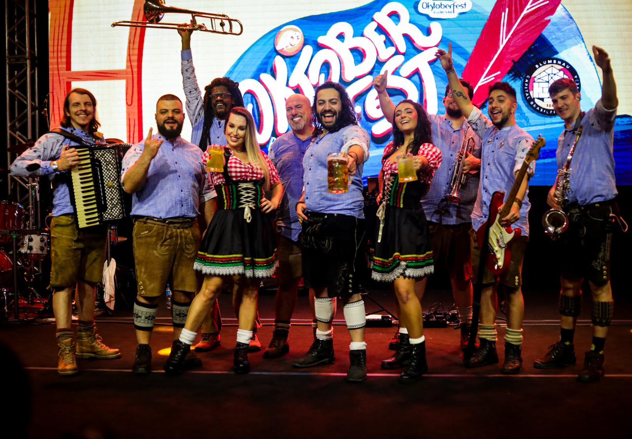Banda Cavalinho faz seis dias de shows na Oktoberfest de Blumenau
