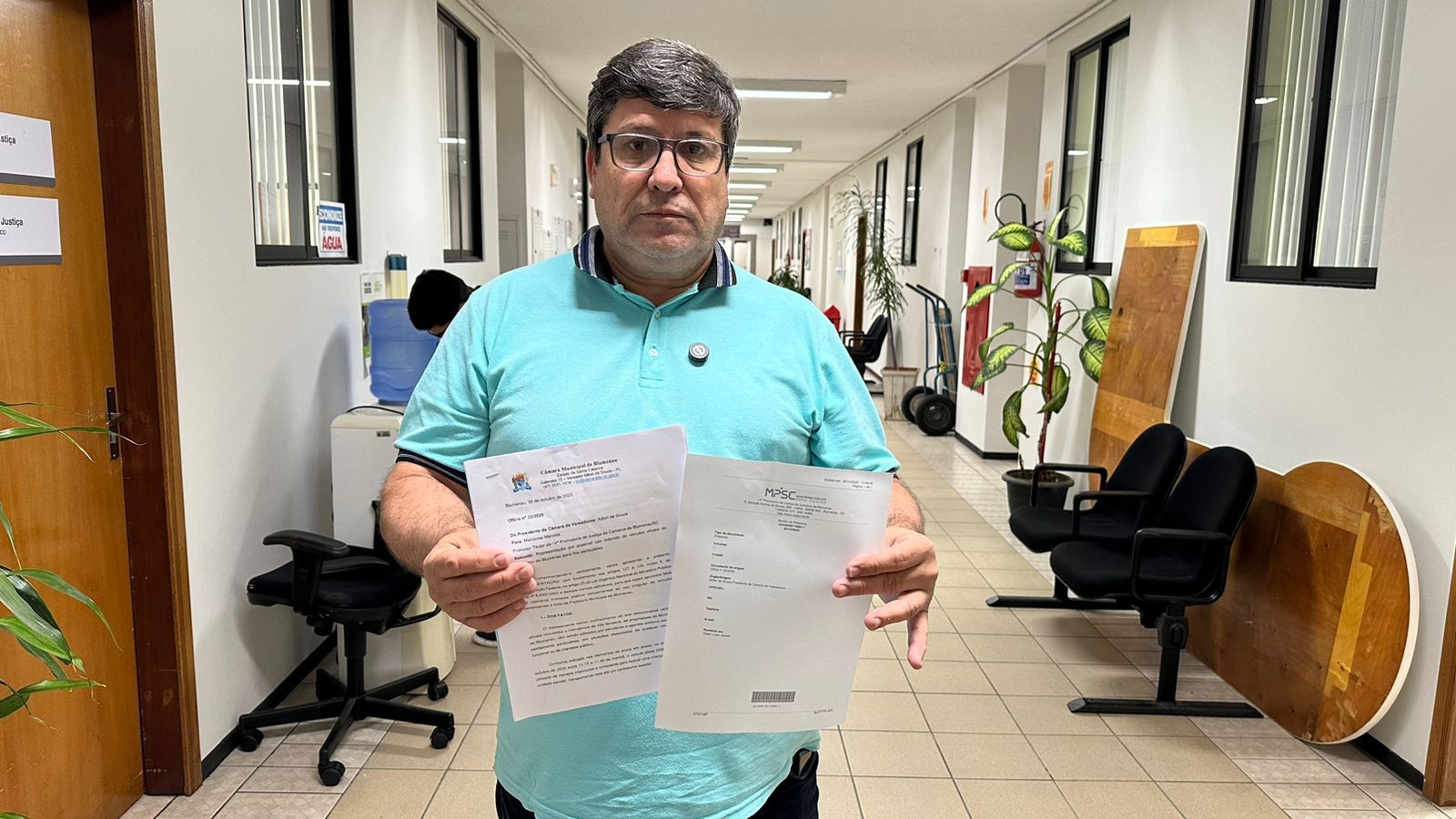 Vereador Ito de Blumenau protocola denúncia no Ministério Público sobre uso indevido de veículos da Intendência da Vila Itoupava