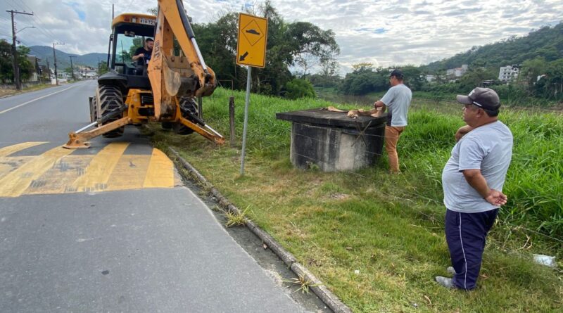 Defesa Civil faz manutenção nas comportas de Gaspar