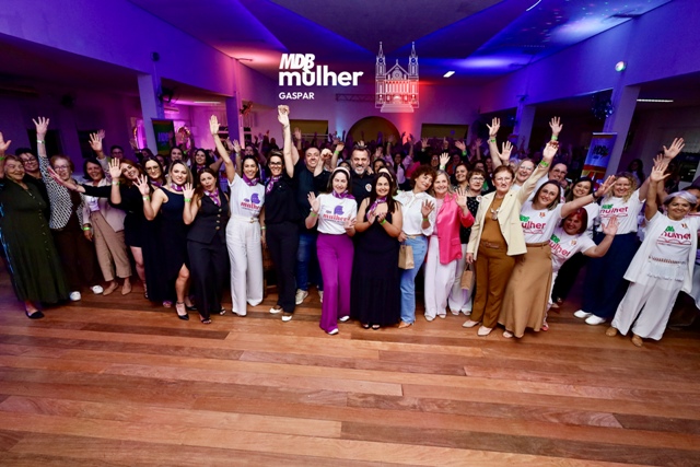Noite das Violetas, promovida pelo MDB Mulher de Gaspar, reúne centenas de mulheres e reforça o protagonismo feminino na política