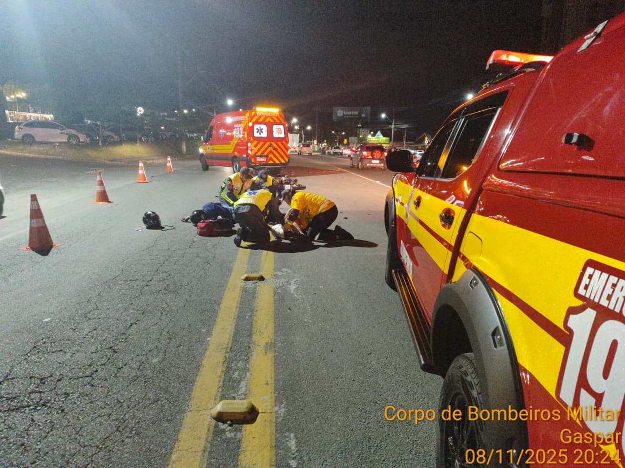 Colisão entre carro e moto deixa condutor e carona de moto feridos no bairro Sete de Setembro