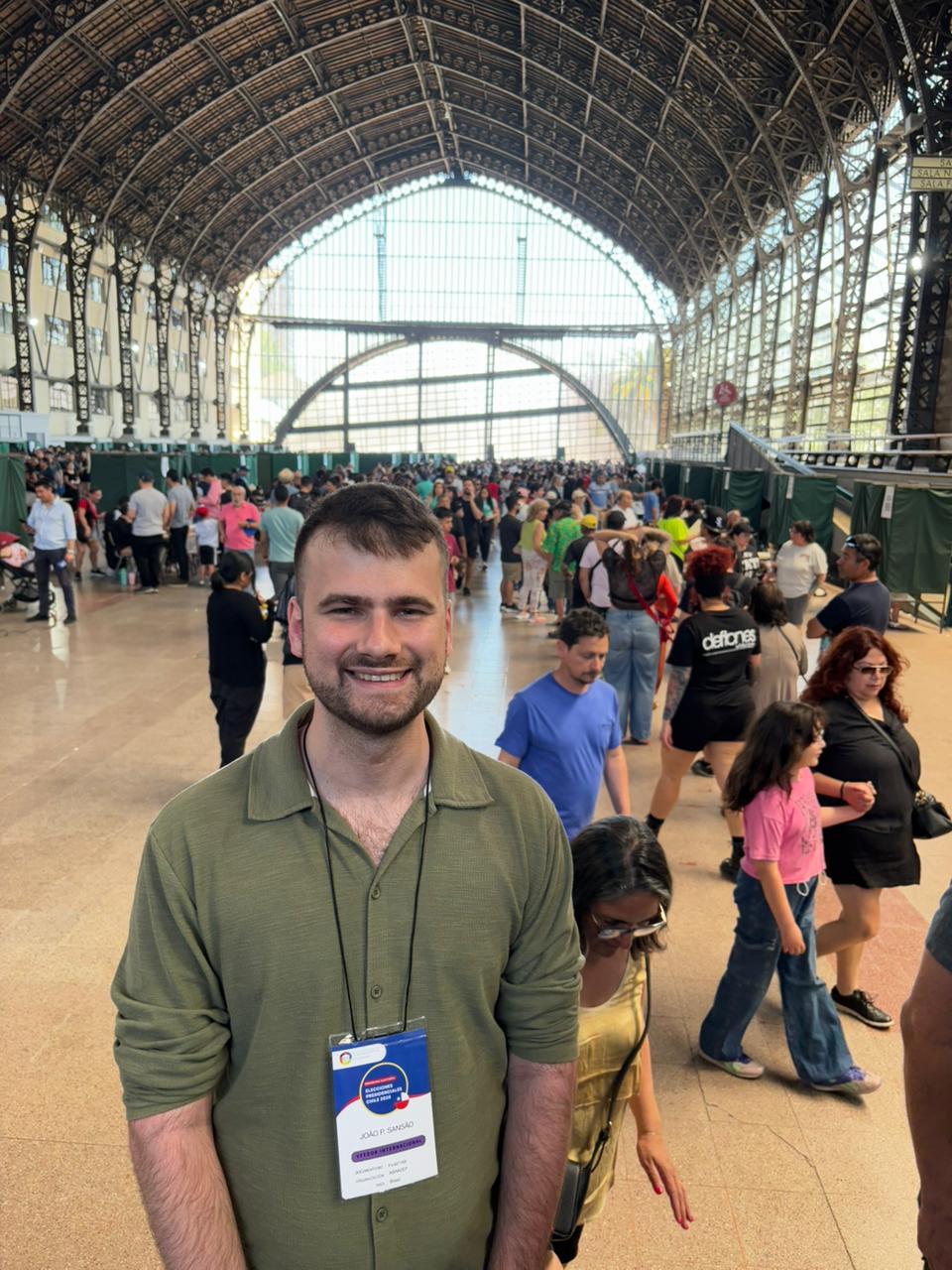 Advogado João Pedro Sansão é recebido pelo Embaixador do Brasil no Chile e fortalece cooperação cultural durante missão de observação eleitoral